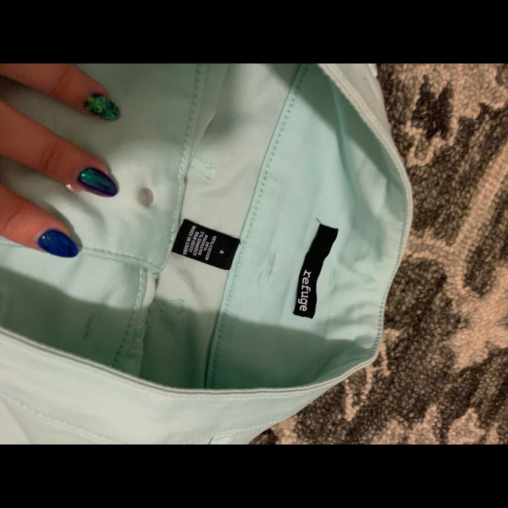 Shorts - Picture 3 of 4